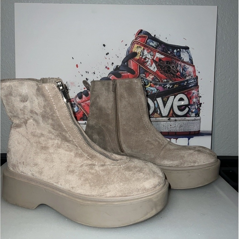 Portland Boot Company Platform Bootie Women 10 Taupe EUC Zip Faux Suede Chunky